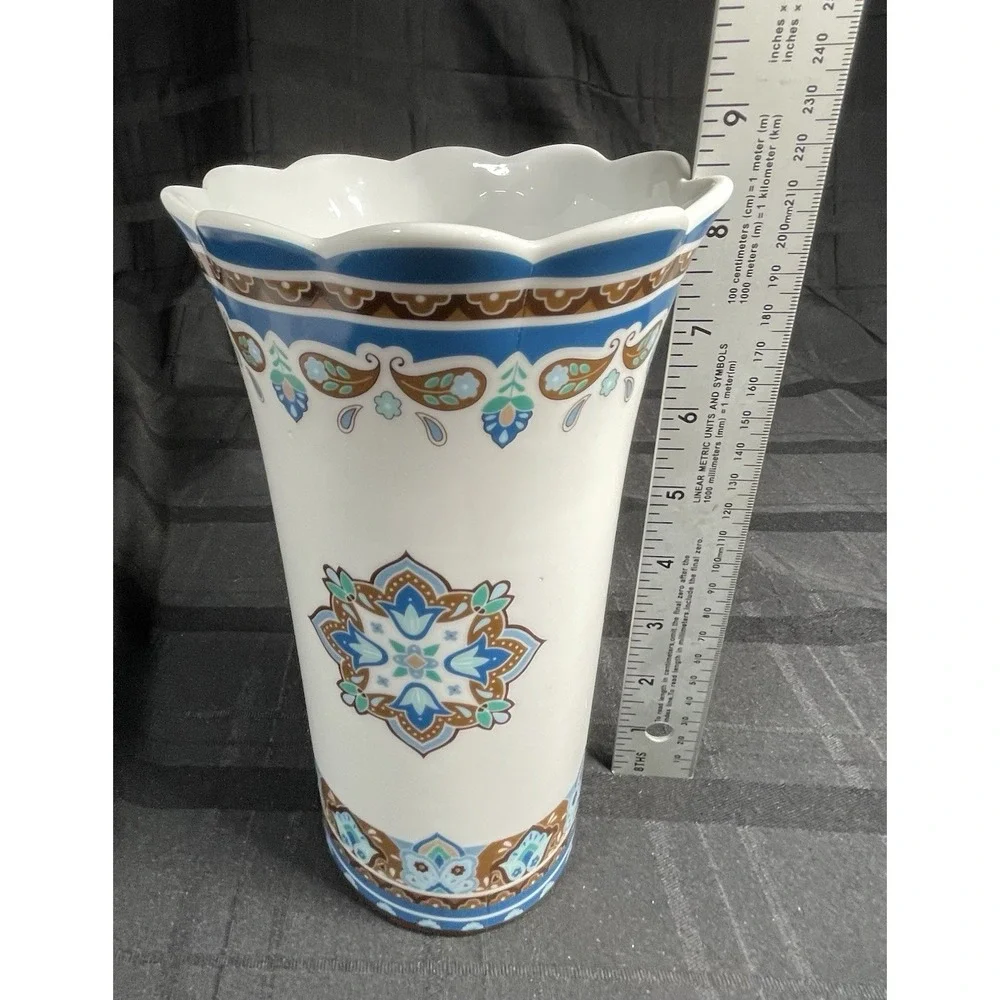 Vera Bradley My Home Paisley Java Blue Vase made by Andrea by Sadek 8.5